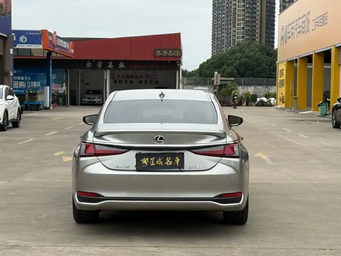 Lexus ES 2022 Model 300h Premium – фото 5