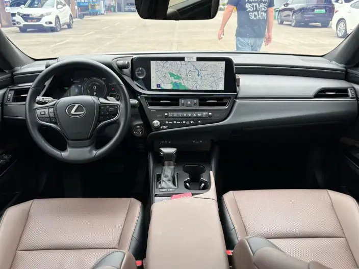 Lexus ES 2022 Model 300h Premium – фото 7