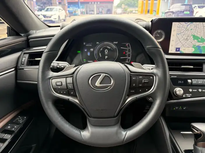 Lexus ES 2022 Model 300h Premium – фото 10