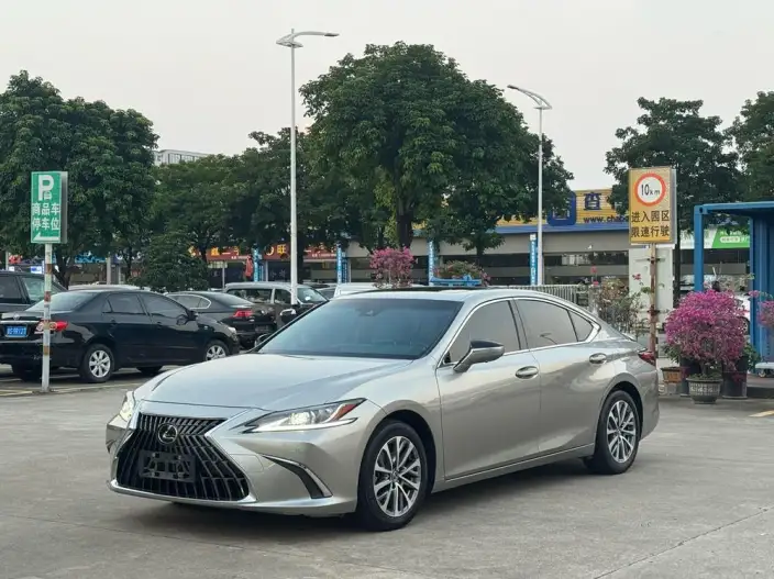 Lexus ES 2022 Model 300h Superior Edition – фото 1