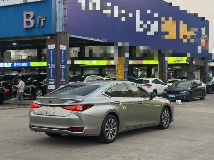 Lexus ES 2022 Model 300h Superior Edition – фото 6