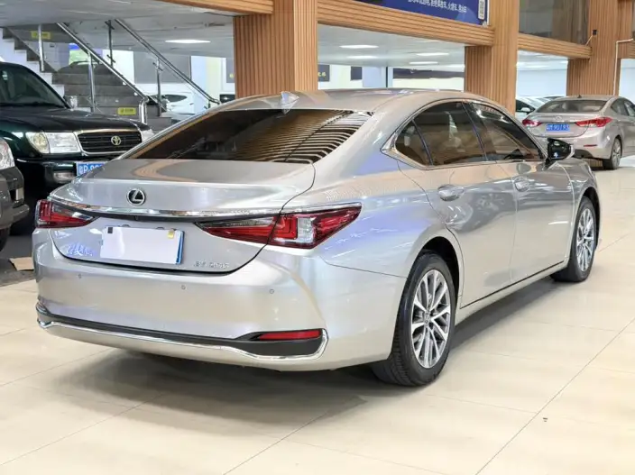 Lexus ES 2022 Model 200 Superior Edition – фото 6