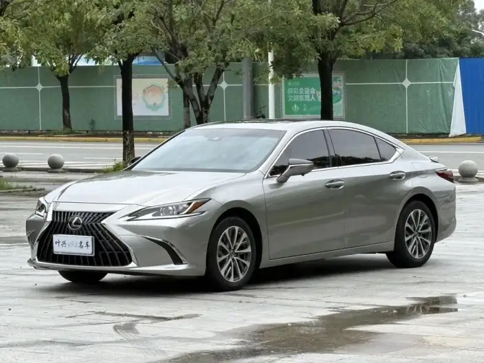 Lexus ES 2022 Model 300h Superior Edition – фото 1