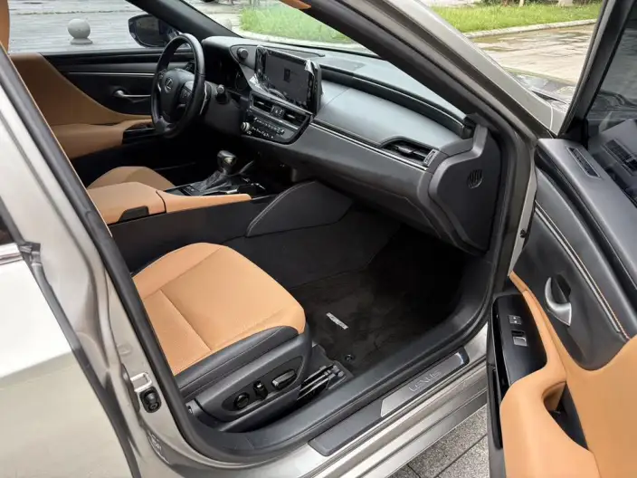Lexus ES 2022 Model 300h Superior Edition – фото 7