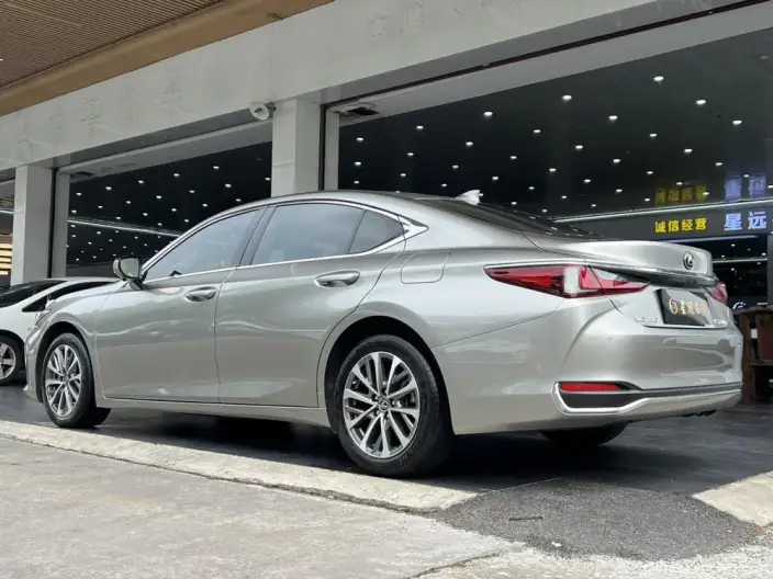 Lexus ES 2022 Model 200 Superior Edition – фото 5