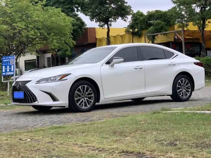 Lexus ES 2022 Model 200 Superior Edition – фото 1