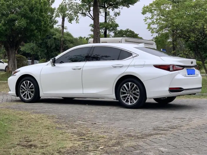 Lexus ES 2022 Model 200 Superior Edition – фото 4