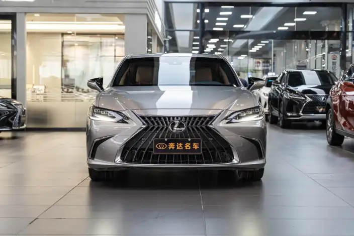 Lexus ES 2022 Model 300h Premium – фото 2
