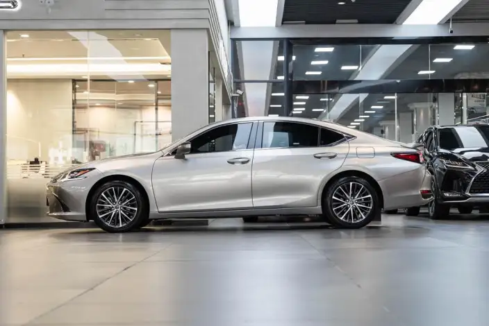 Lexus ES 2022 Model 300h Premium – фото 3