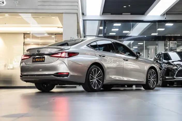 Lexus ES 2022 Model 300h Premium – фото 5