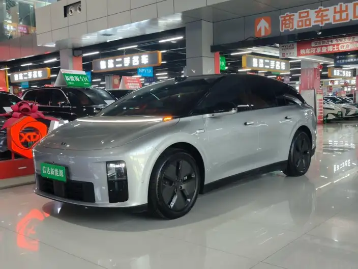 Li Auto i6 2025 Model 2WD Standard Edition