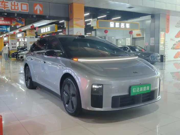 Li Auto i6 2025 Model 2WD Standard Edition