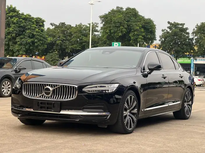 Volvo S90 2023 Model B5 Smart Range Deluxe Edition – фото 1