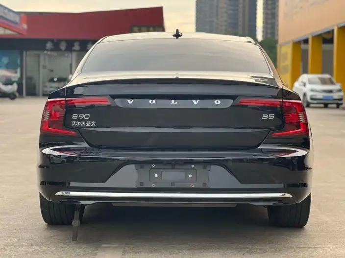 Volvo S90 2023 Model B5 Smart Range Deluxe Edition – фото 4