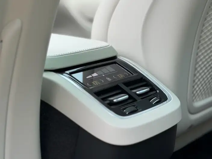 Volvo XC90 2023 Model B6 Smart Elegance Deluxe Edition 7 seat – фото 9