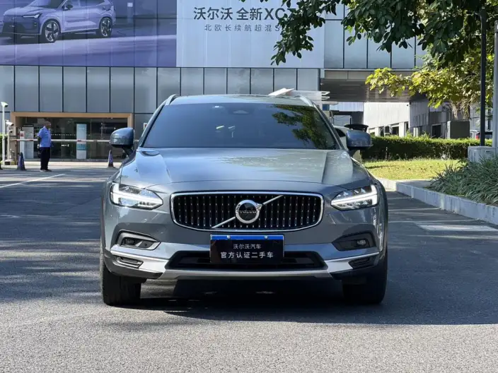 Volvo V90 2022 Model Cross Country B5 AWD Zhizun Edition – фото 2