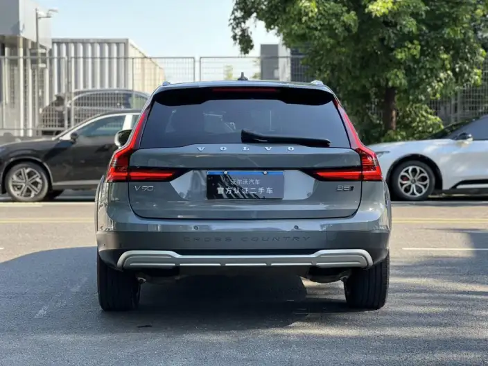 Volvo V90 2022 Model Cross Country B5 AWD Zhizun Edition – фото 4