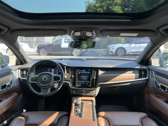 Volvo V90 2022 Model Cross Country B5 AWD Zhizun Edition – фото 7