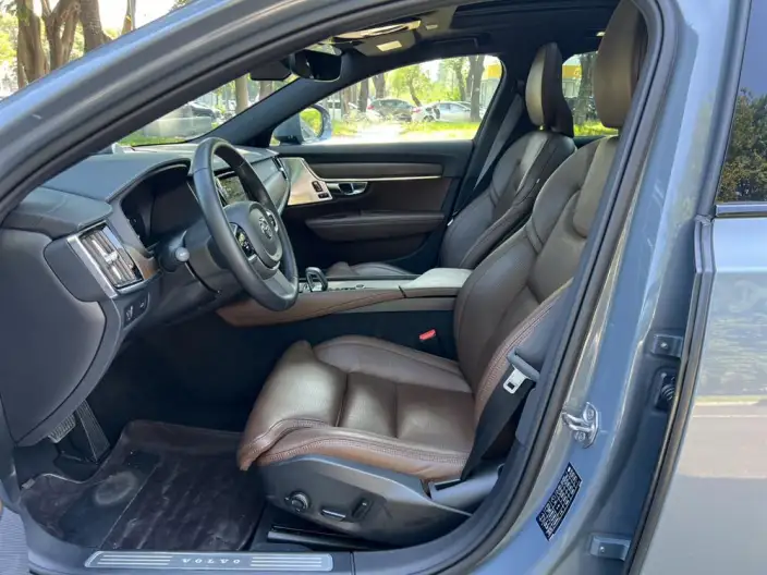 Volvo V90 2022 Model Cross Country B5 AWD Zhizun Edition – фото 9