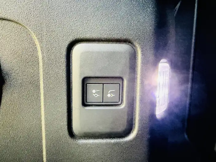 Land Rover Defender 2023 Model Facelift 110 P400 X-Dynamic HSE – фото 6
