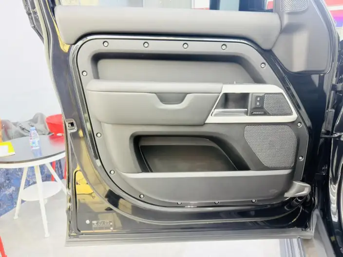 Land Rover Defender 2023 Model Facelift 110 P400 X-Dynamic HSE – фото 9