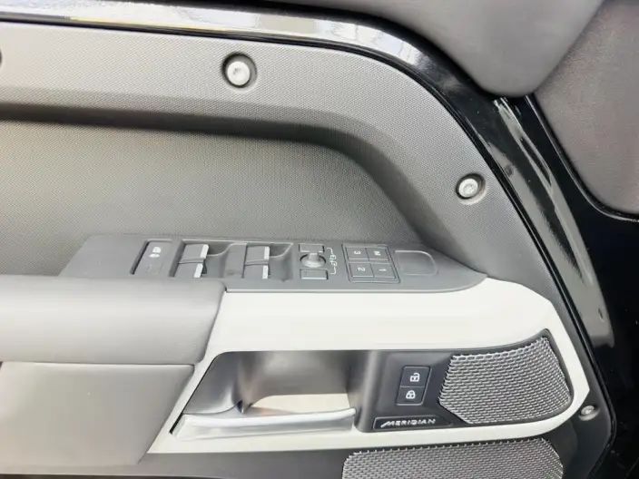 Land Rover Defender 2023 Model Facelift 110 P400 X-Dynamic HSE – фото 10