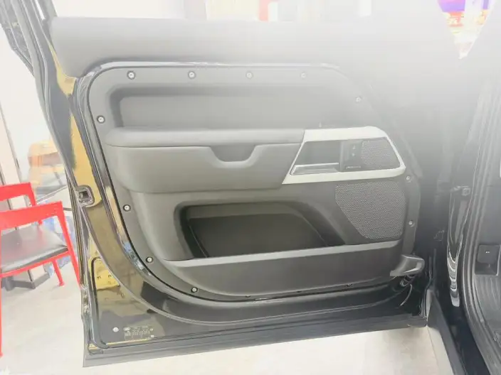 Land Rover Defender 2023 Model 110 3.0T P400 X-Dynamic HSE – фото 7