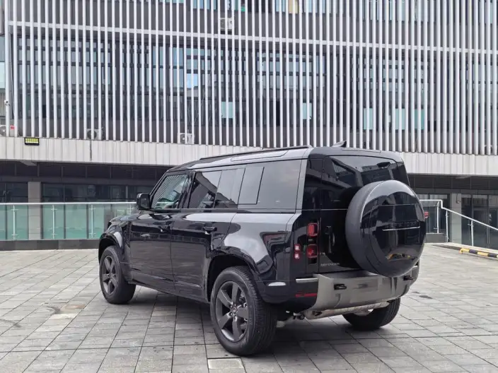 Land Rover Defender 2025 Model 110 3.0T P400 HSE X-Dynamic – фото 4