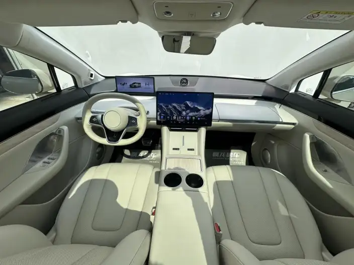 Luxeed R7 2024 Model Extended Range 37kWh Max Rear Drive Edition – фото 9