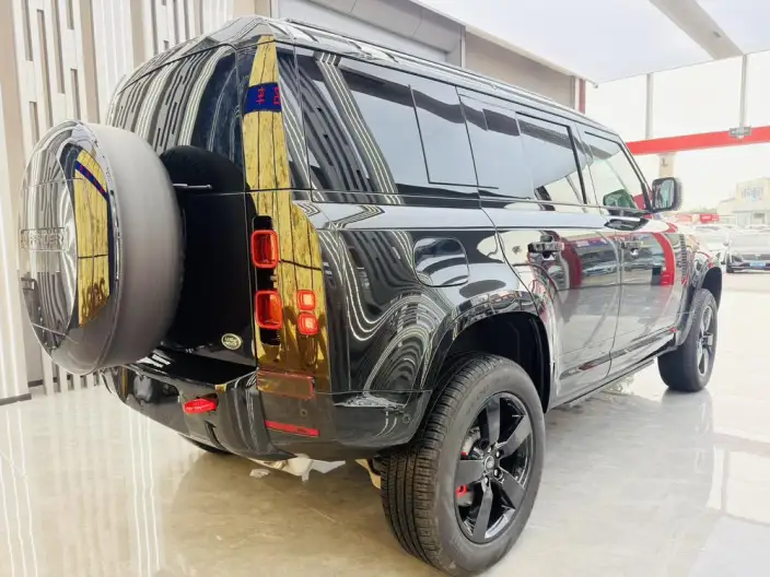Land Rover Defender 2025 Model 110 3.0T P400 SE X-Dynamic – фото 6