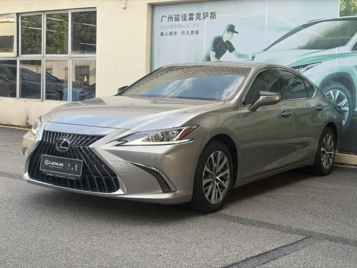 Lexus ES 2022 Model 300h Superior Edition – фото 1