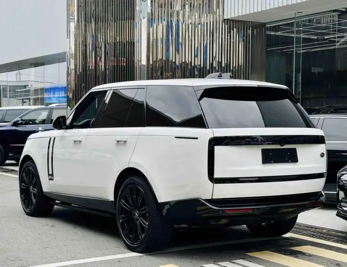 Range Rover 2023 Model 3.0 L6 360PS Shengshi Edition