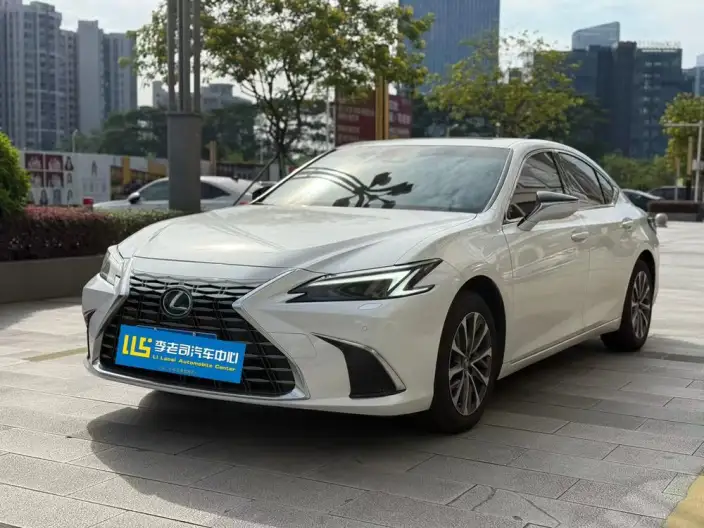 Lexus ES 2025 Model 200 Premium – фото 1