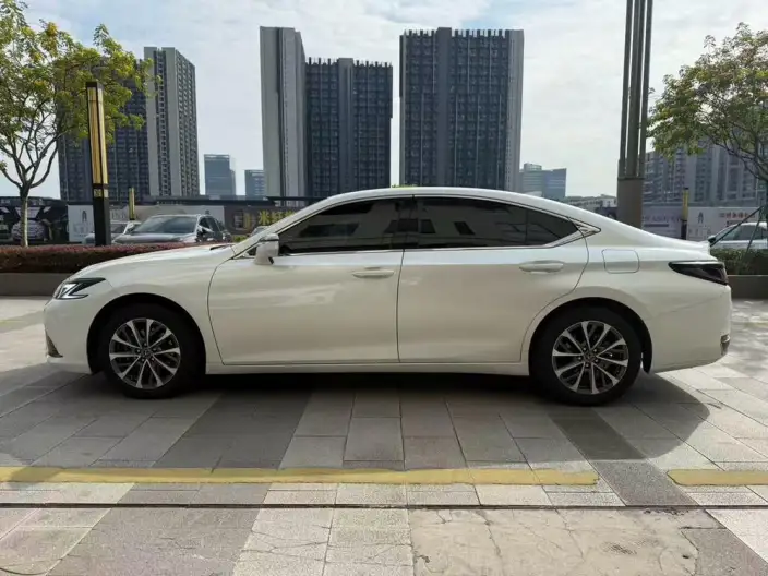 Lexus ES 2025 Model 200 Premium – фото 3