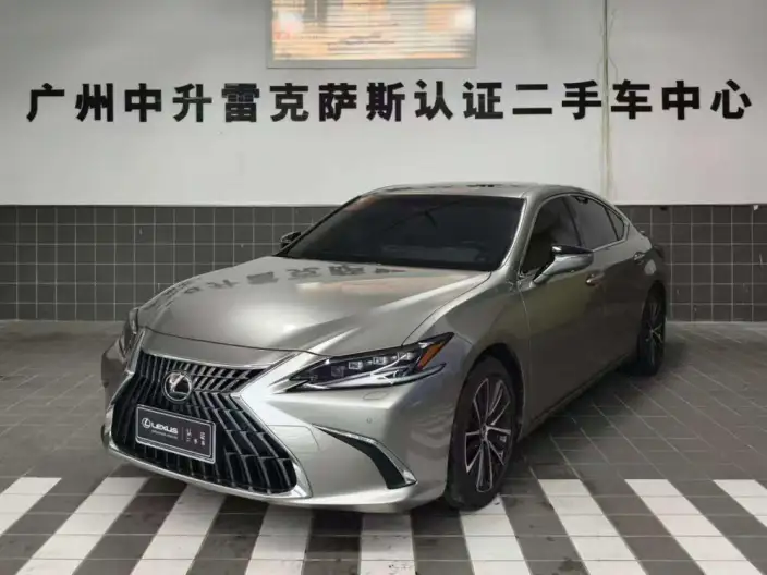 Lexus ES 2022 Model 300h Premium – фото 1