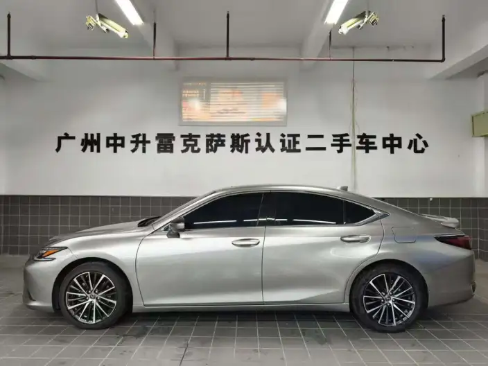 Lexus ES 2022 Model 300h Premium – фото 3