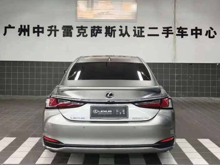 Lexus ES 2022 Model 300h Premium – фото 4