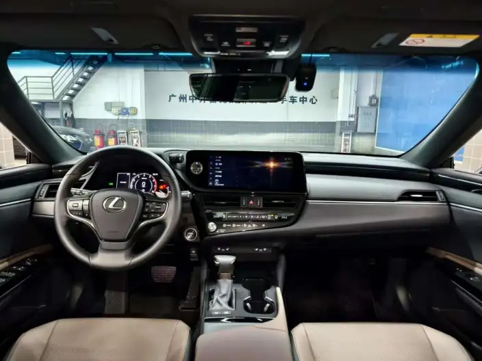 Lexus ES 2022 Model 300h Premium – фото 8