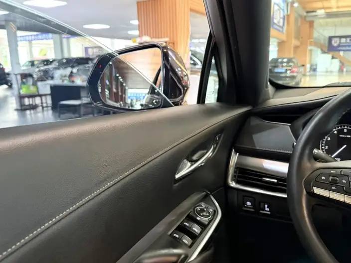Cadillac XT4 2022 Model 28T 2WD Luxury Model – фото 9