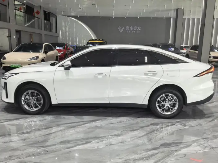 Geely Galaxy L6 2025 Model 1.5 EM-i DHT 60KM Voyage Edition
