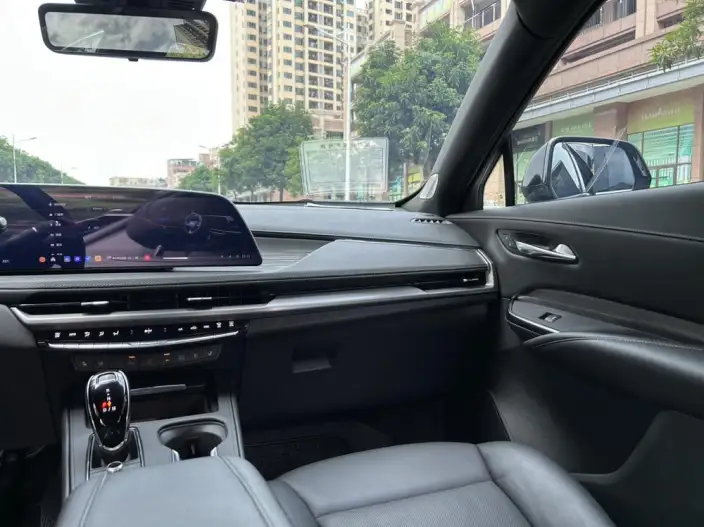 Cadillac XT4 2024 Model 28T 2WD Noble Model – фото 8