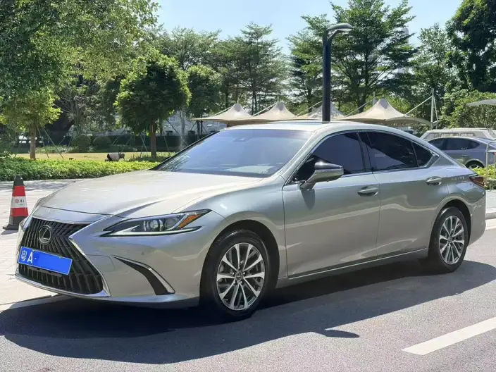 Lexus ES 2022 Model 200 Superior Edition – фото 1