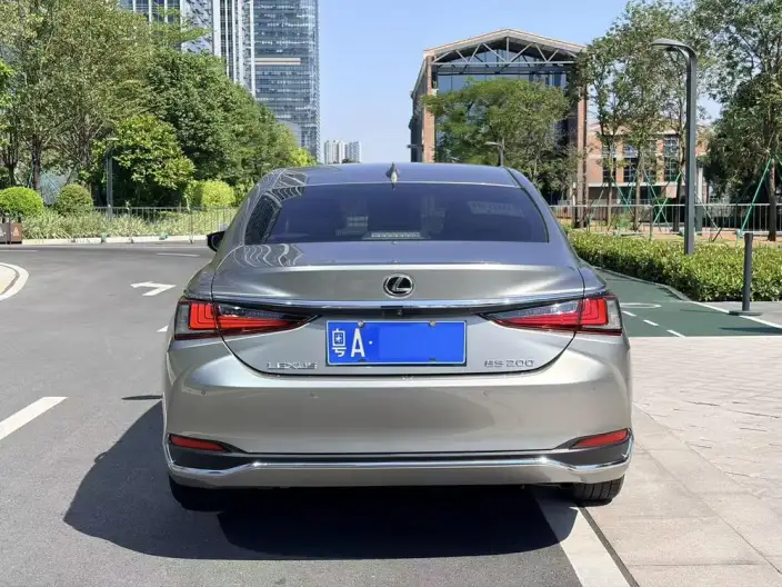 Lexus ES 2022 Model 200 Superior Edition – фото 3