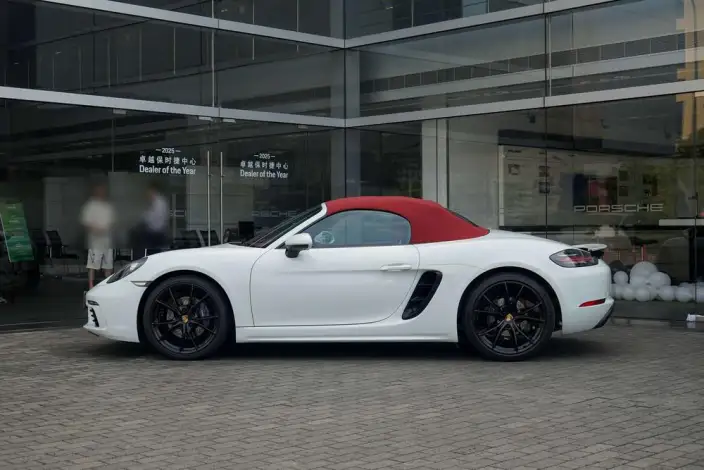 Porsche 718 2023 Model Boxster 2.0T