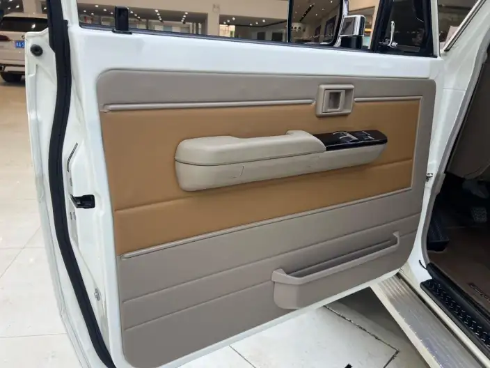 Land Cruiser (import 2022 Model 4.0L Manual 4WD 5 seat Parallel Imported – фото 7