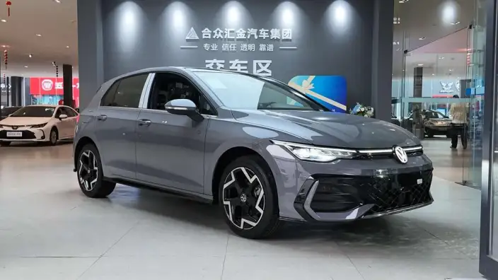 Volkswagen Golf 2025 Model 300TSI R-Line