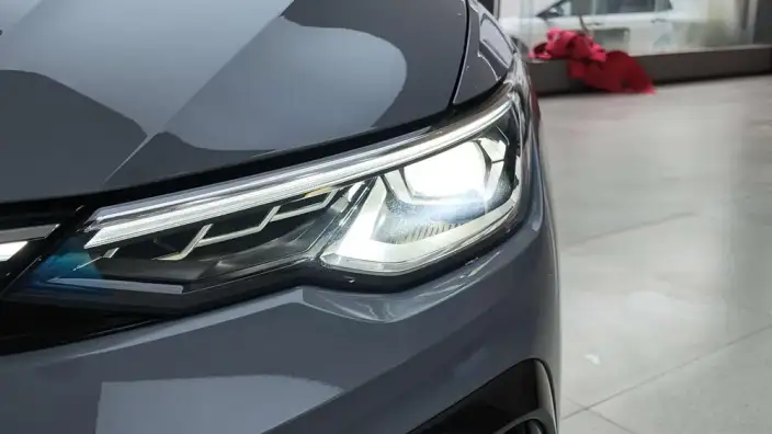 Volkswagen Golf 2025 Model 300TSI R-Line – фото 7