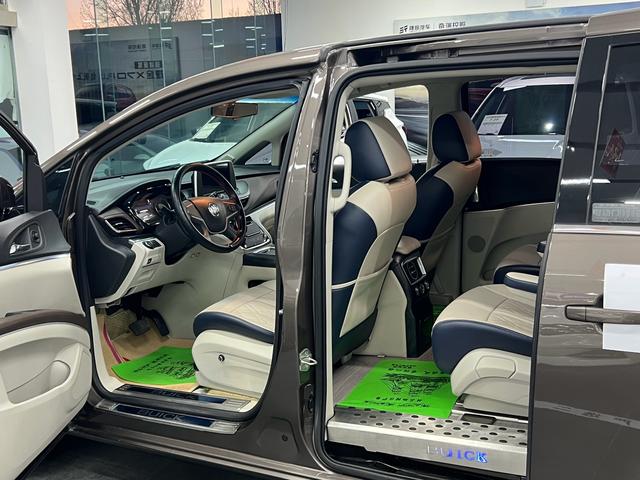 Buick GL8 2022 Land Business Class 652T Comfort – фото 10