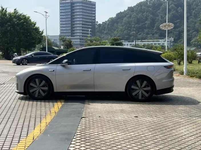 Li Auto i6 2025 Model 4WD Standard Edition