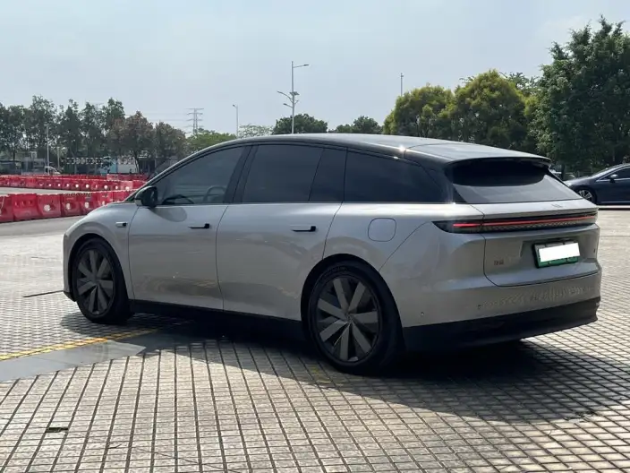 Li Auto i6 2025 Model 4WD Standard Edition – фото 5